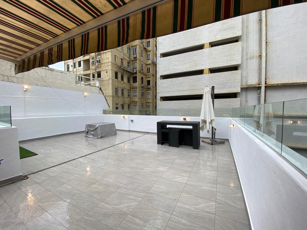 Tia Hang Roof